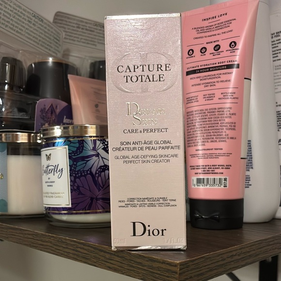 Dior Capture Totale Dreamskin in Elegant Pink